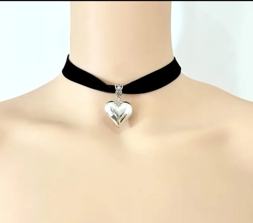 Collar estilo gótico corazón más murciélago - Imagen 1