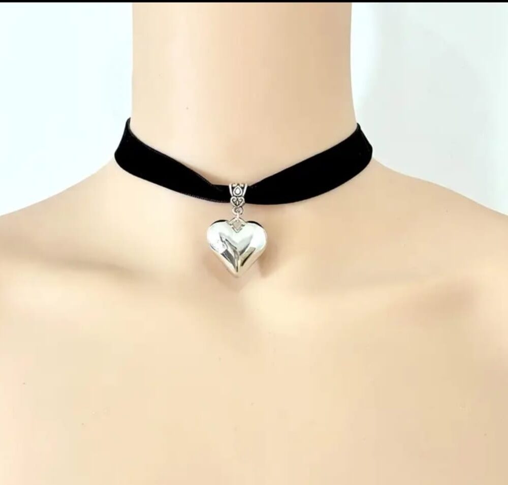 Collar estilo gótico corazón más murciélago
