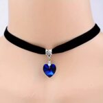 Collar de terciopelo con colgante de corazón estilo Vintage