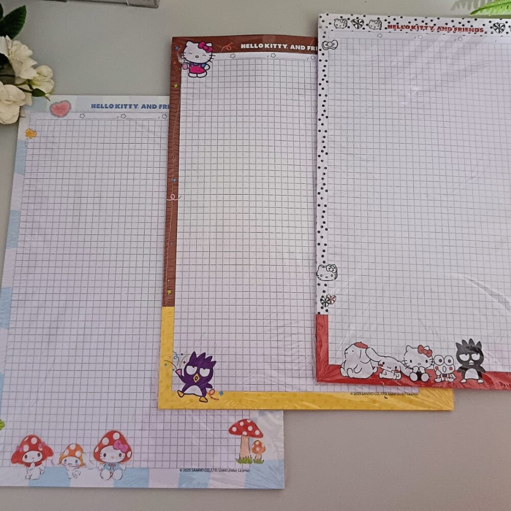 50 Hojas A4 a cuadros Hello Kitty