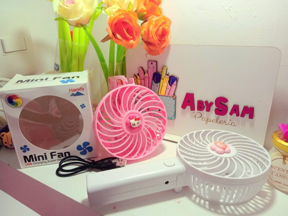 Mini ventilador  plegable de mano Sanrio - Imagen 1