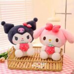 Peluche My Melody y Kuromi con fresita