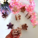 Pinza flor tonos café 8 cm