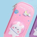 Cartuchera con muñeco forma de conejo color rosa