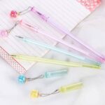 Pluma gel tinta negra con colgantes