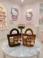 Bolso afelpado pequeño Hello Kitty - Imagen 2