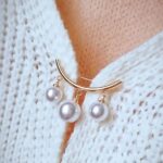 Broche de perlas blancas