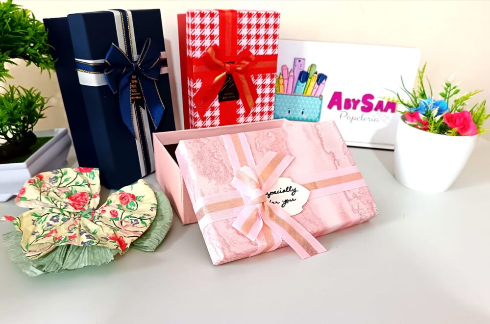 Caja rectangular  pequeña para regalos - Imagen 1