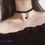 Collar Choker de terciopelo Burdeos doble capa con colgante corazón - Imagen 2