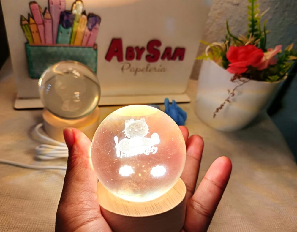 Mini lámpara bola de cristal Hello Kitty - Imagen 1