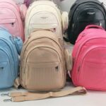 Mochila pequeña de cuero con monedero