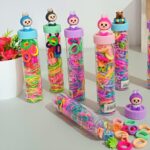 Moños, ligas Labubus y Capibara