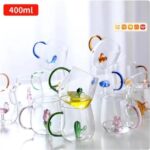 Taza de cristal con muñeco incrustado