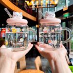 Vaso con sorbete de vidrio